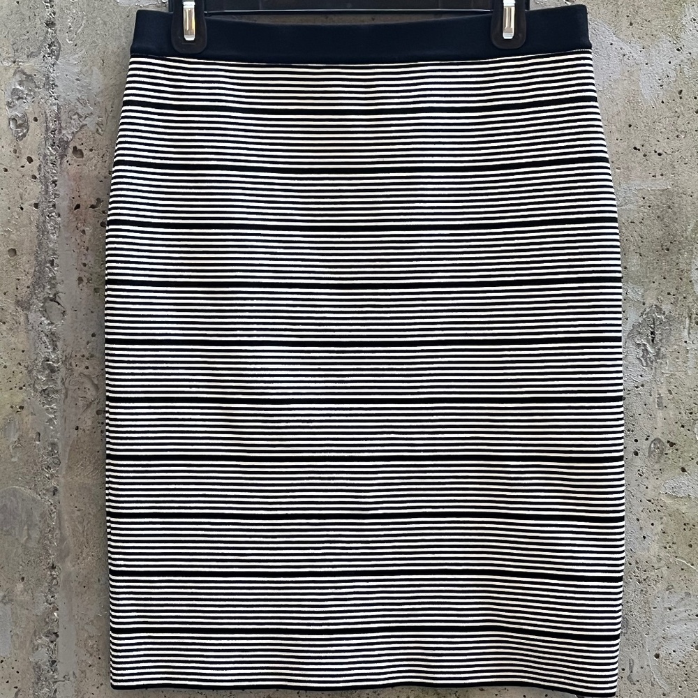 Romeo & Juliet Couture Skirt, Black / White Stripes, M